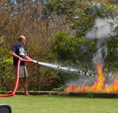 Modo ataque: chorro directo sobre un inicio de incendio
